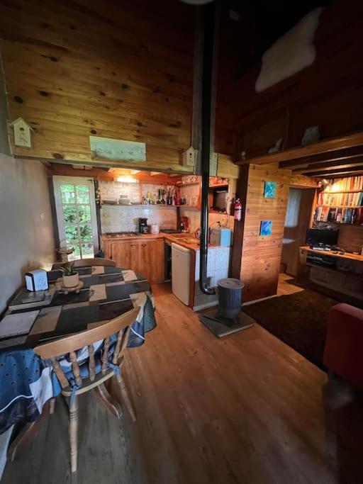 Cabane Dans Les Bois Avec Vue Sur Les Pyrenees Saint-Laurent-de-Neste Exterior photo